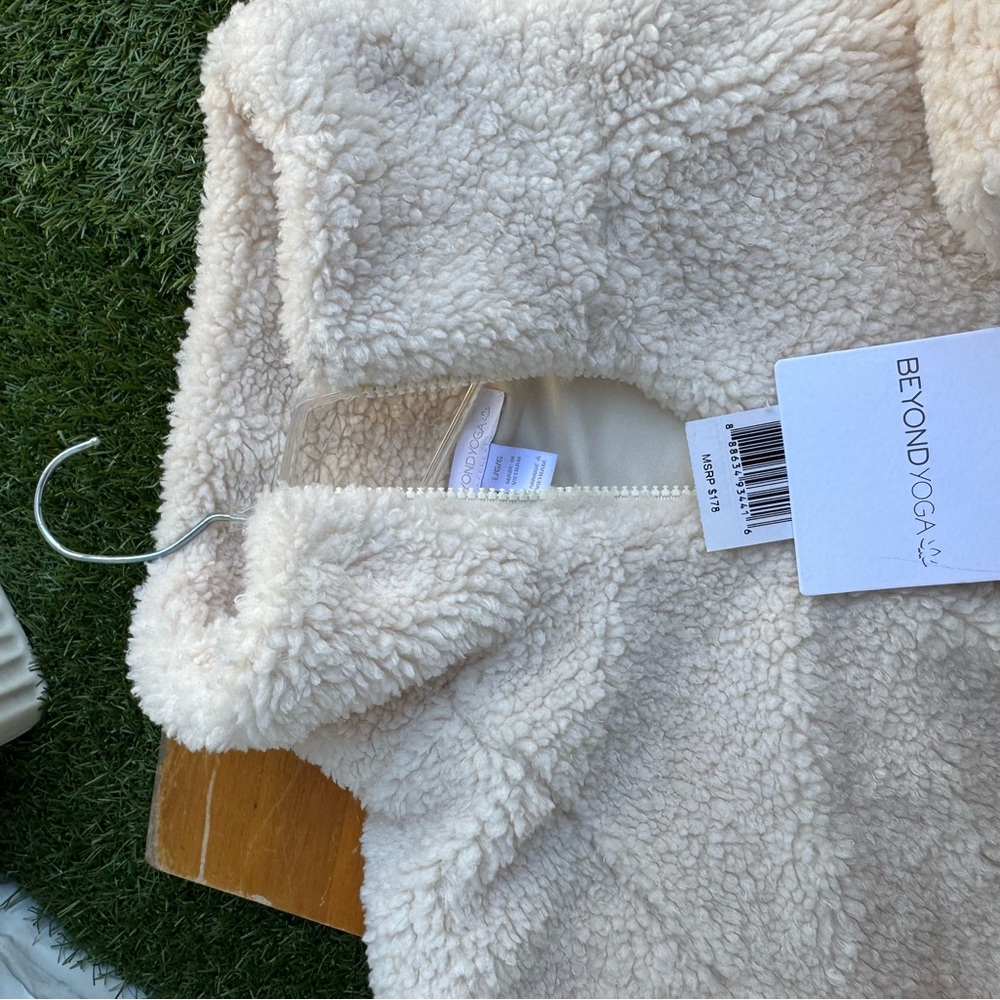 Beyond Yoga Cream Sherpa Half-Zip Pullover - Picture 7 of 13